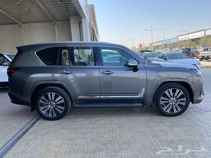 لكزس LX600 BB 2025 سعودي رمادي داخلي جملي لوحات 4