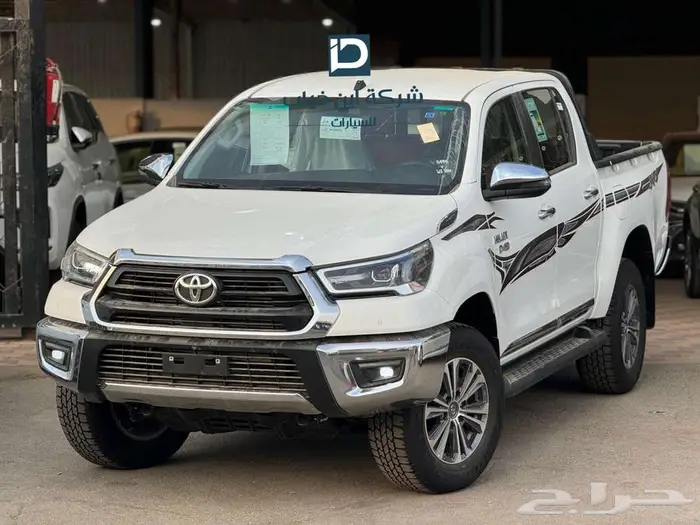 تويوتا هايلكس غمارتين S-GLX ديزل لدي شركة ابن ذياب للسيارات 0