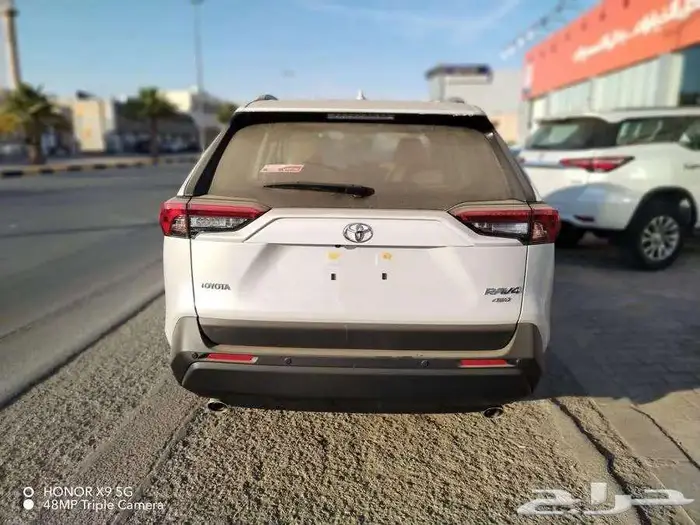 تويوتا راف فور XLE نص فل بنزين دبل 2025 3