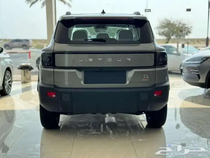 جيتور T1 لاكجري فضي وابيض 2025- ع 4