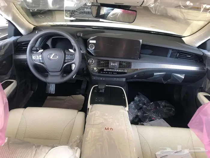 لكزس LS 350 AA 2025 سعودي بنزين أسود داخل أبيض 14