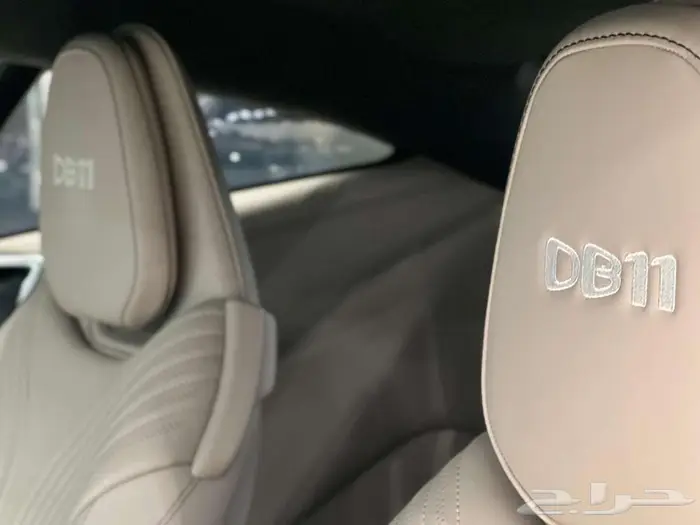 ASTON MARTIN DB11 2020 9