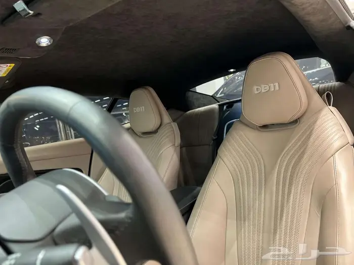 ASTON MARTIN DB11 2020 8
