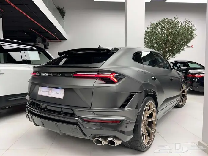 لامبرجيني اوروس بيرفورمانتي موديل 2024 3