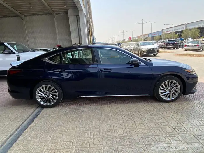 لكزس ES 350 DD فل كامل 2025 - سعودي 3