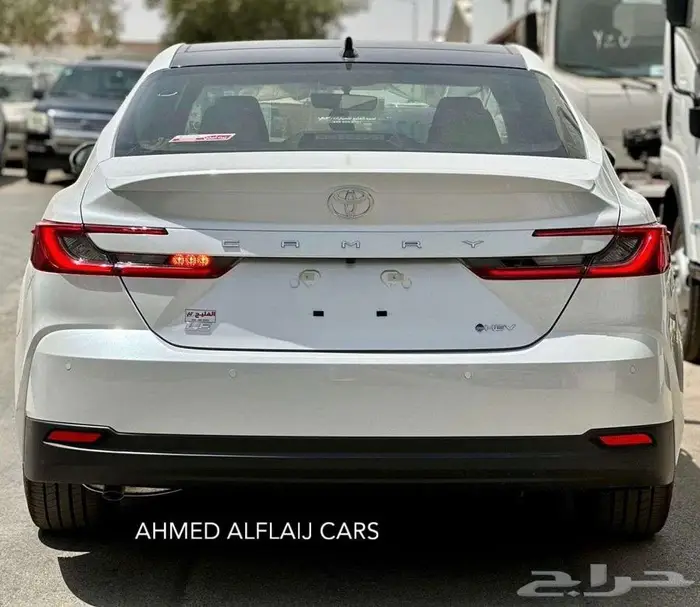 تويوتا كامري LE 2025 هايبرد بالنقد والتقسيط 7
