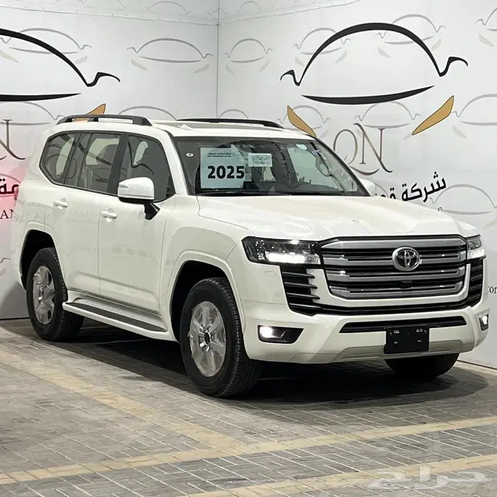 لاندكروزر GXR رقم 2 بنزين 2025 فقط ي 273 الف ريال 0