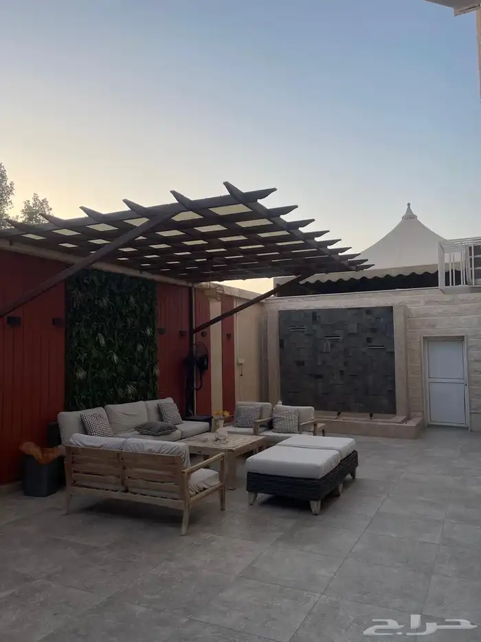 فيلا دور وثلاث شقق مساحة625 حي السعاده 23