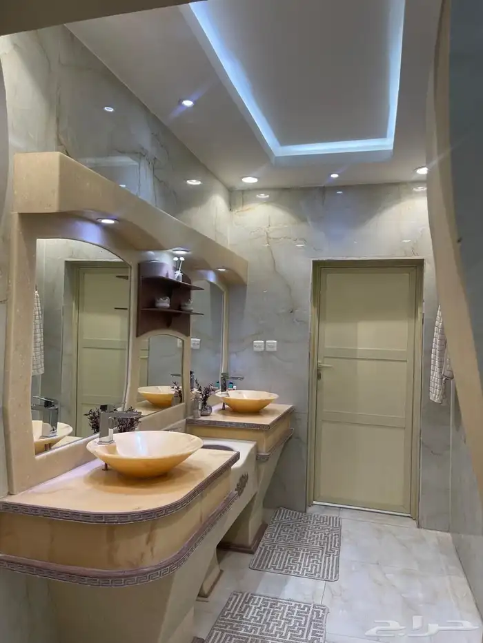 فيلا دور وثلاث شقق مساحة625 حي السعاده 27