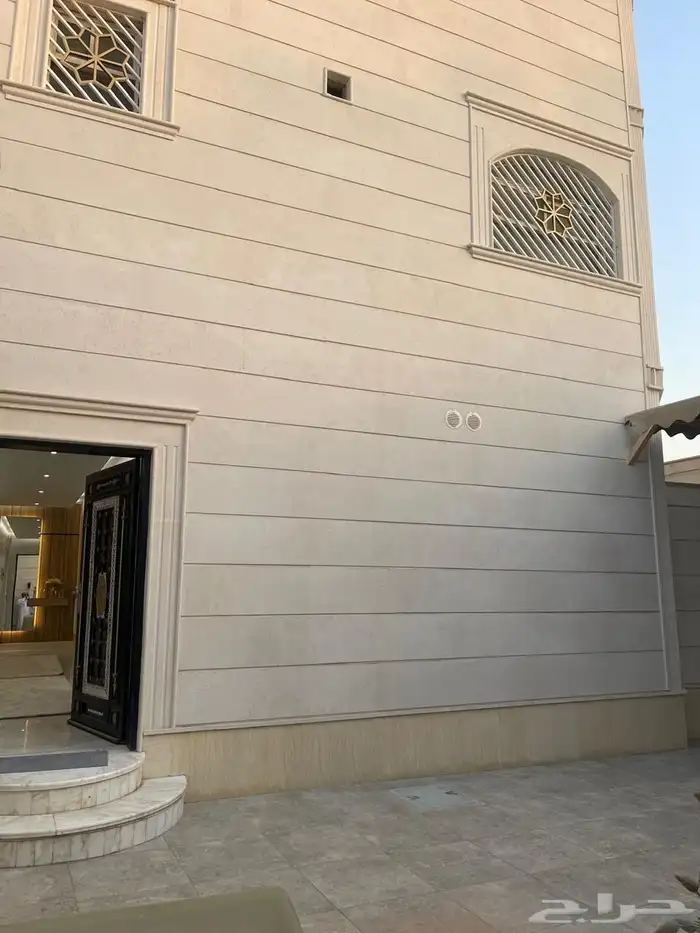 فيلا دور وثلاث شقق مساحة625 حي السعاده 42