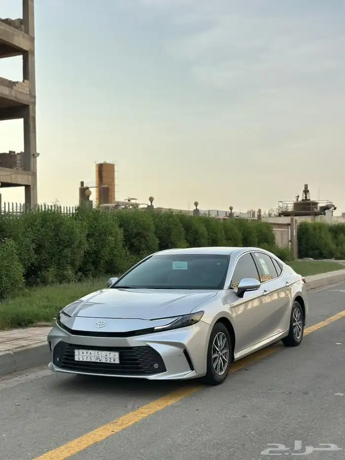 تويوتا كامري 2025 E هايبرد 1