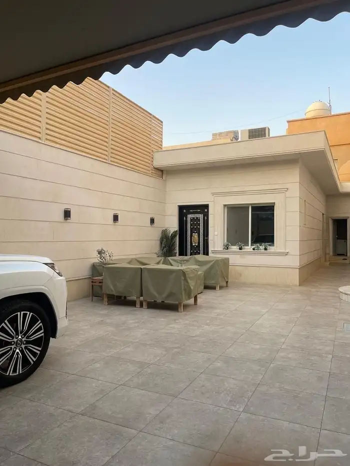 فيلا دور وثلاث شقق مساحة625 حي السعاده 36
