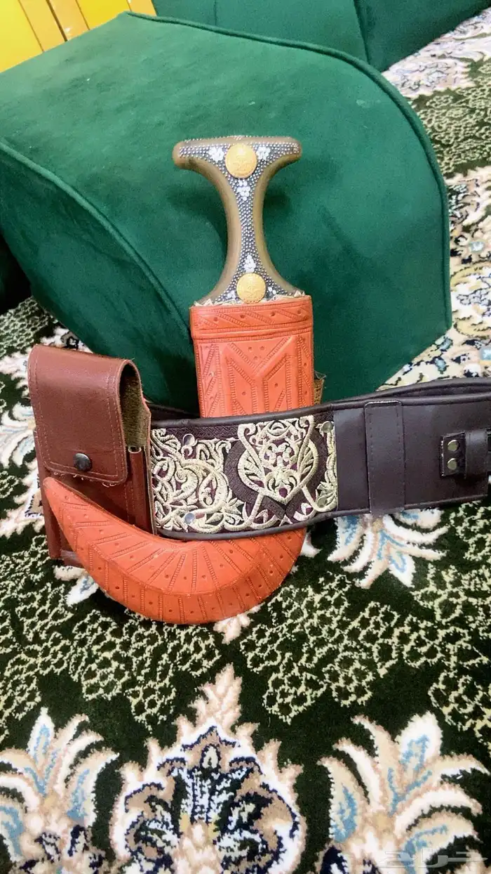جنبيه صنعاني تقص المسمار 0