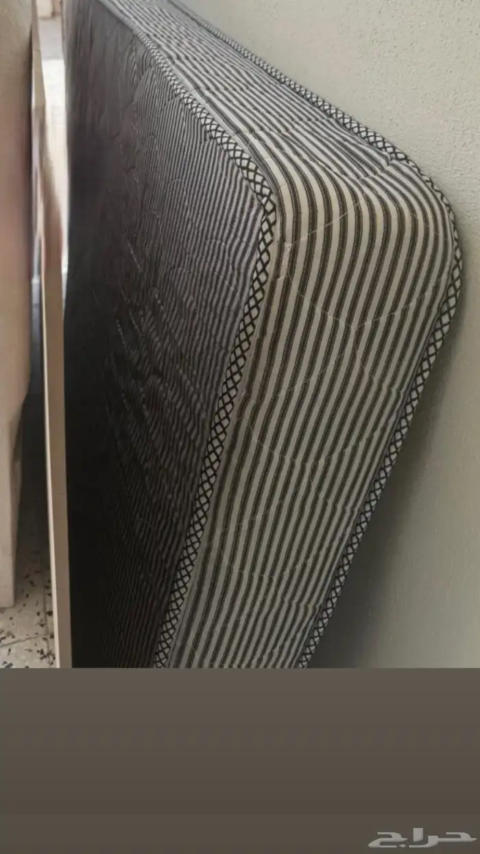 اثاث سرير وطاولات وتسريحه 2