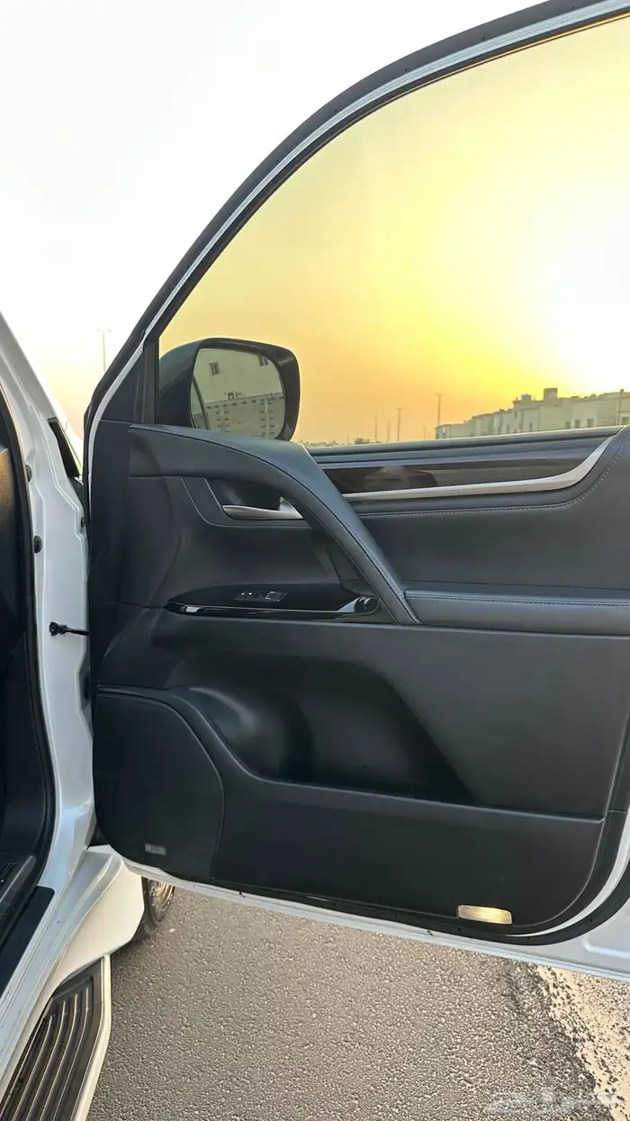للبيع لكزز 2018 اف سبورت 9