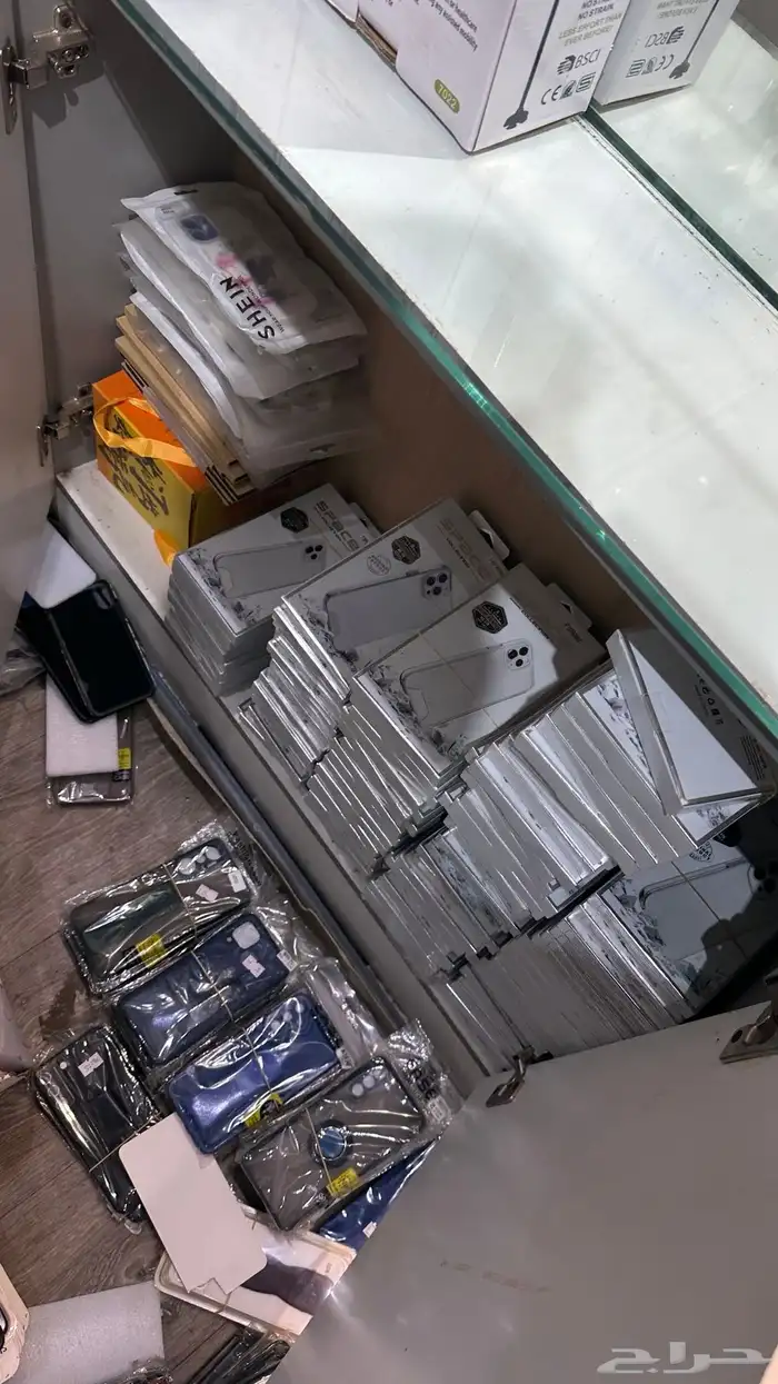 محل جوالات للتقبيل في مجمع جوالات 6