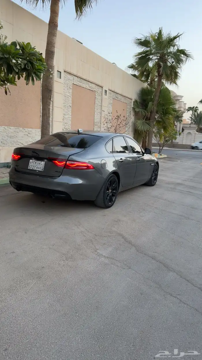 جاكوار XF 2016 بلاك اديشن 5