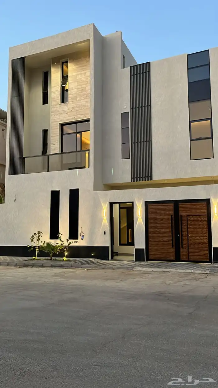 فيلا للبيع شارعين بحي المهدية في التقاطع الاول تصميم فاخر 1