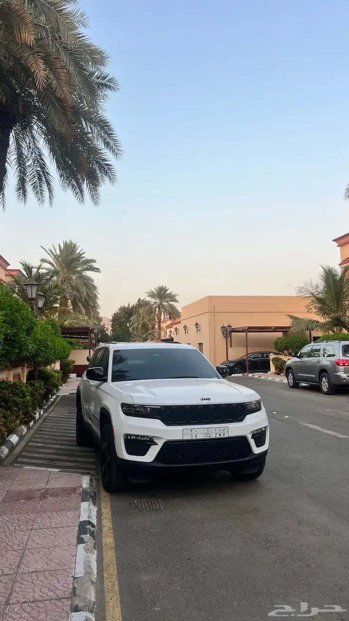 جراند شيروكي 2023 اتيتيود 1