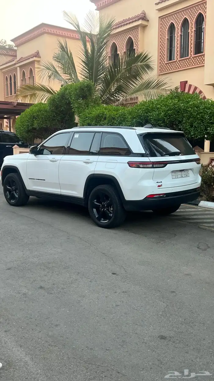 جراند شيروكي 2023 اتيتيود 4