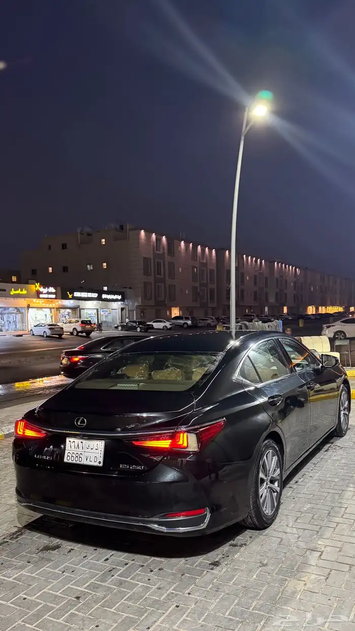 لكزز es250 مستعملة بسم البنك للان مكيشه باقي نقل عليهم 4