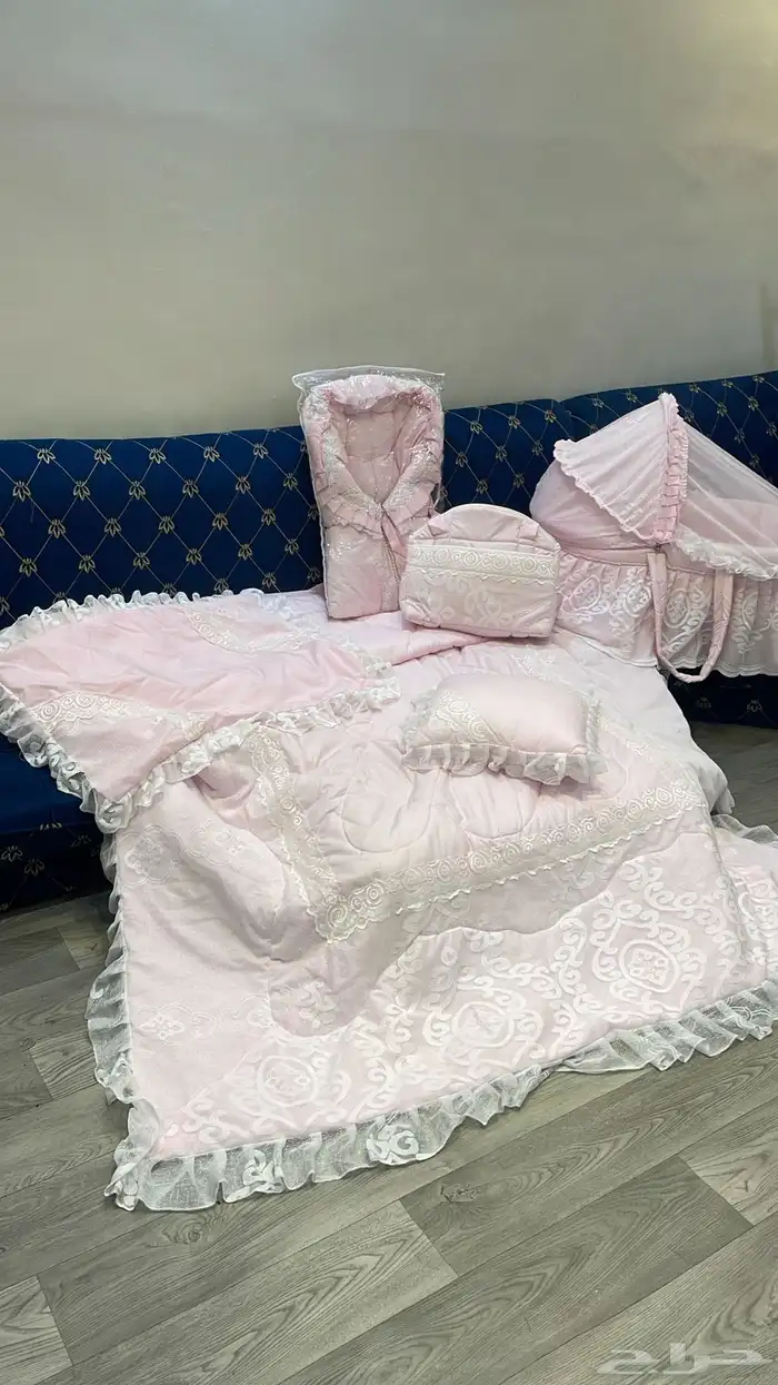 مفارش للنفاس مع سرير البيبي مع شنطة وبيت للبيبي وشي اخر 4