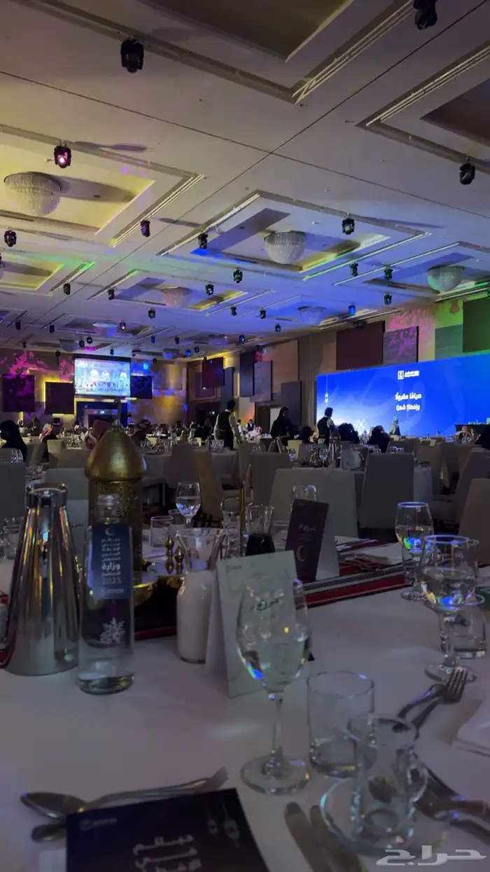 تأجير شاشات واضائات وصوت وستيج 96