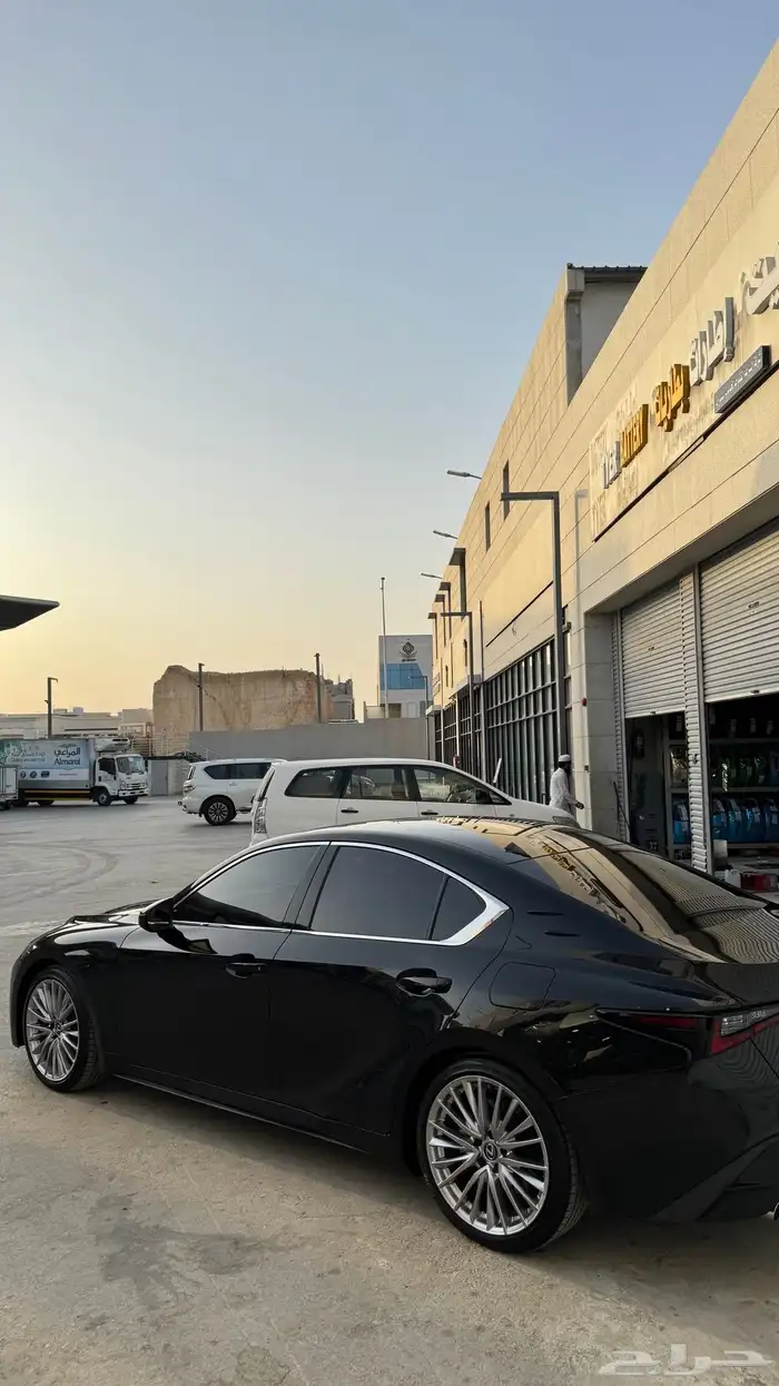لكزس is350 موديل 2023 2
