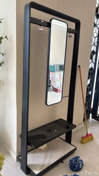 حاملة عبايات مع جزامة بحالة ممتازة 0