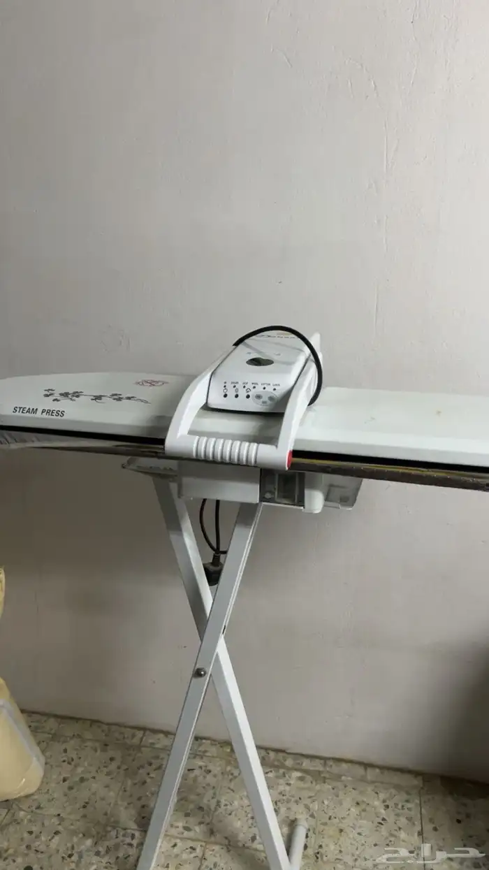 مكبس بخار ملابس بحالة ممتاز 0