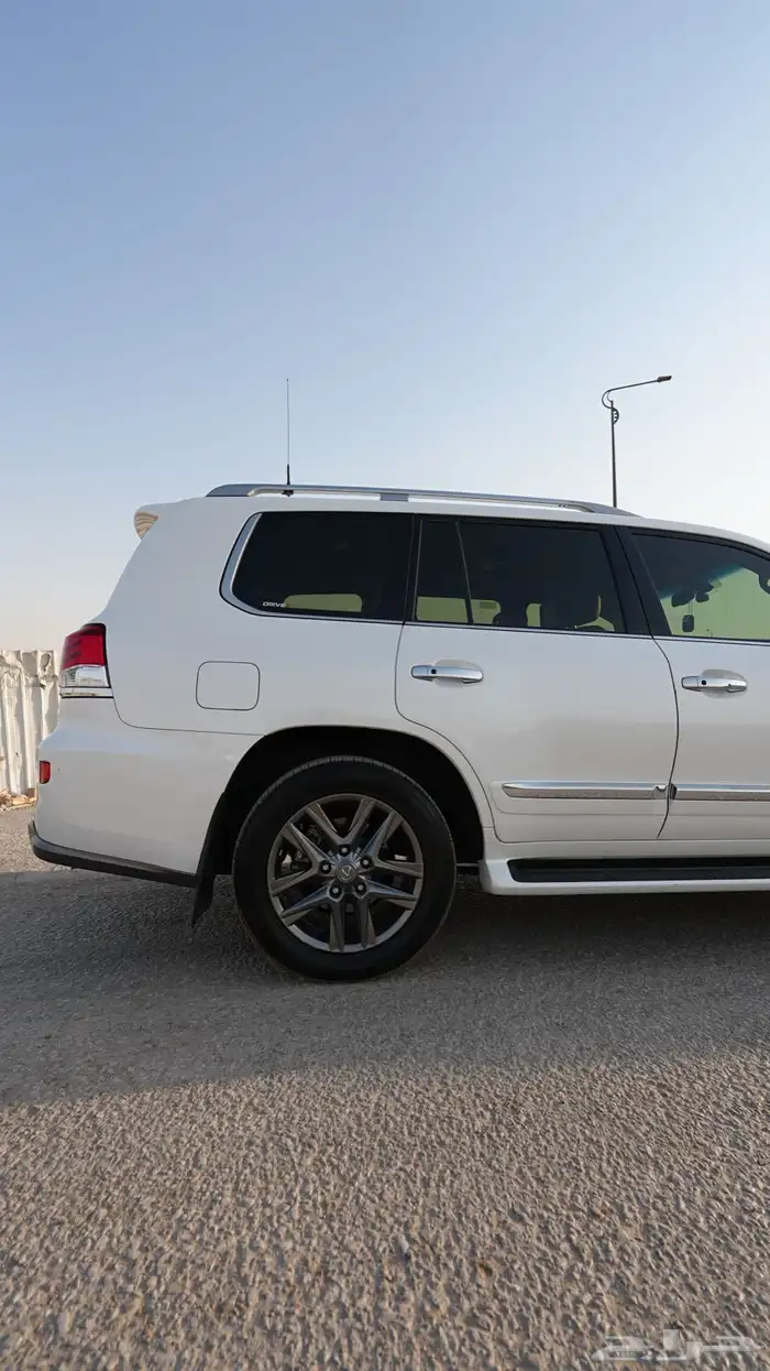 جيب لكزس LX 570 -2015 13