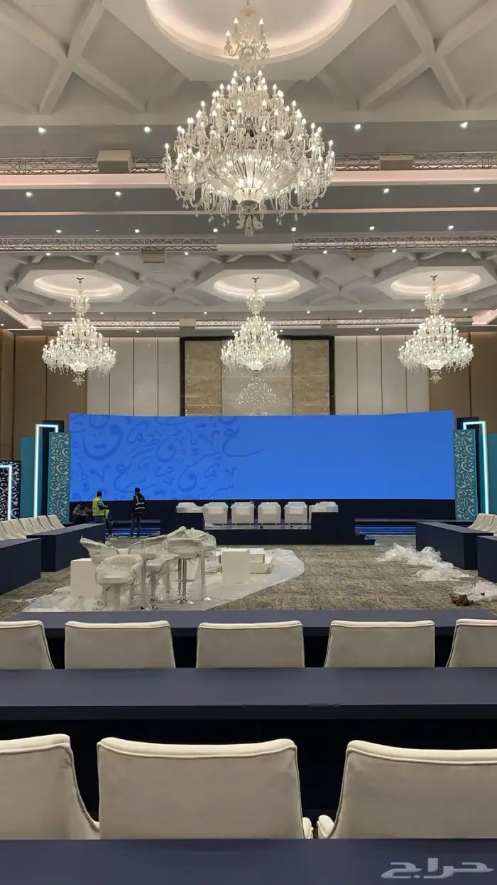 تأجير شاشات واضائات وصوت وستيج 3