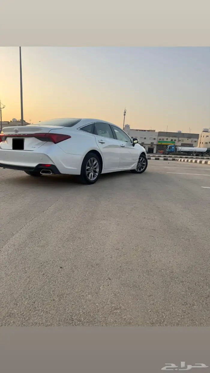 للبيع أفالون وأرد عبداللطيف جميل فئة XLE 7