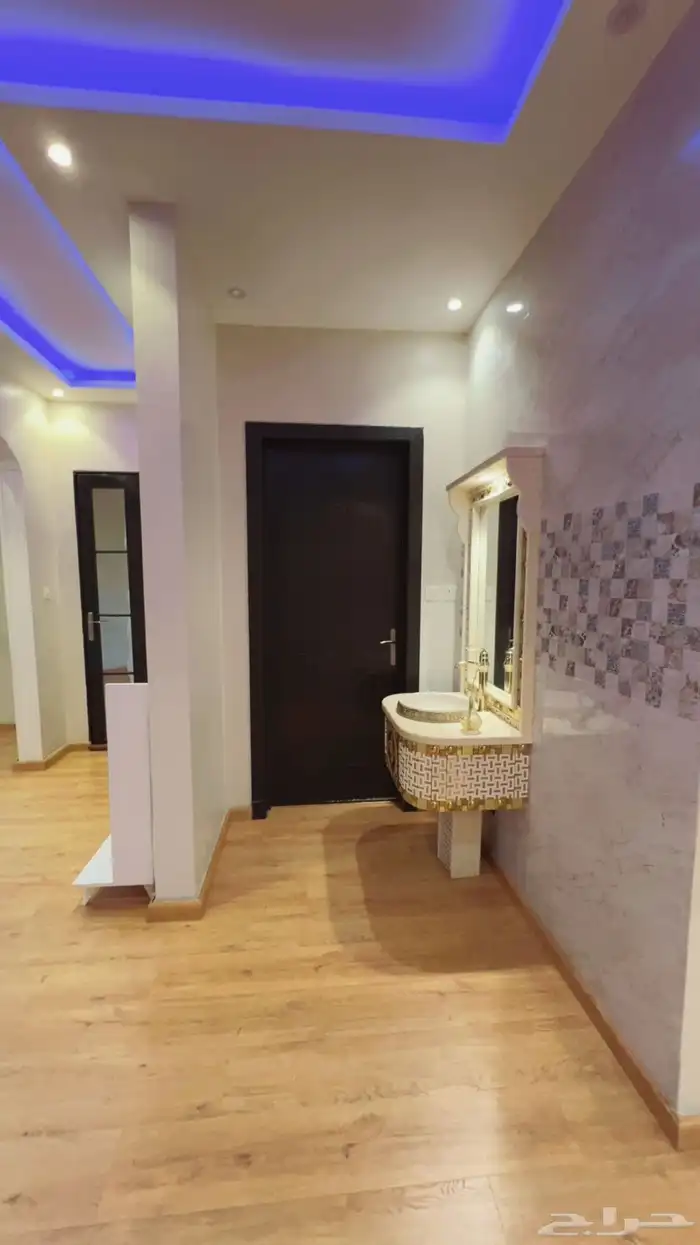 فله مساحة 250 للايجار 10