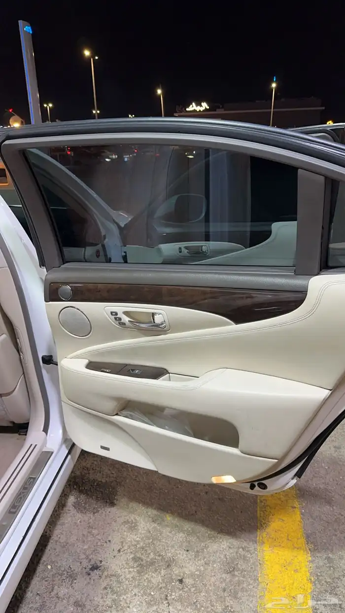 لكزس LS460 سعودي عبدالطيف جميل 11