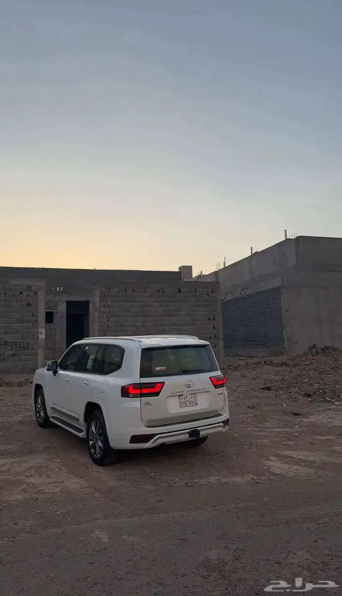 عمارة عضم للبيع حي الشروق يمين موقع ممتاز 0