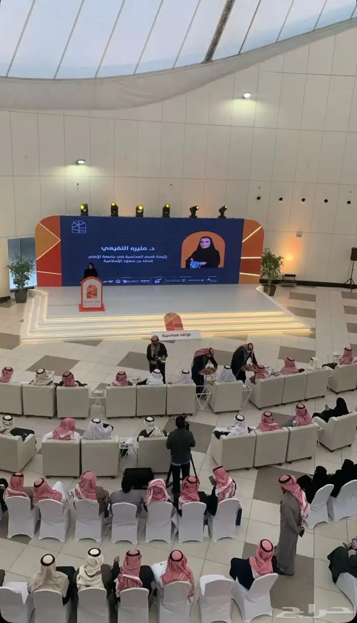 تأجير شاشات واضائات وصوت وستيج 88