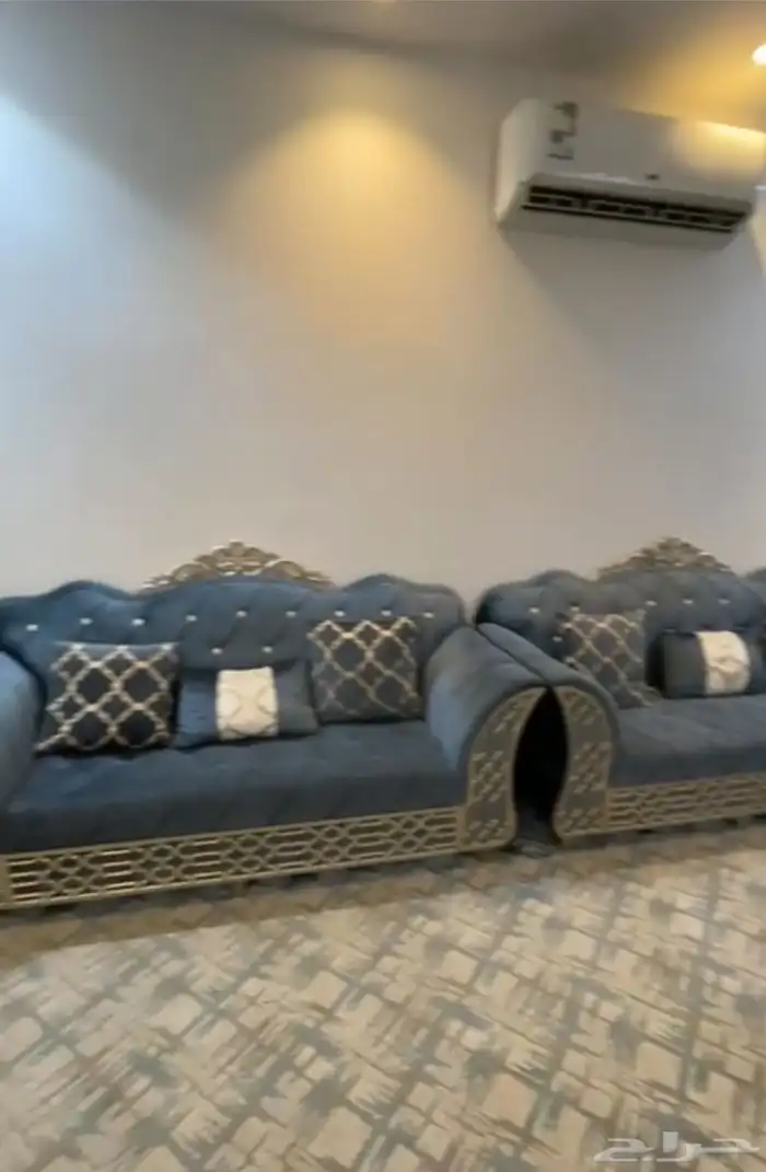 كنب كلاسيكي مع الطولات والستارة ملكيه مساند مشب مع الستاره 1