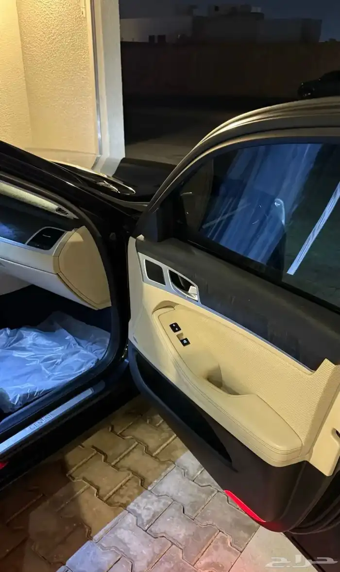 جنسس رويال V6 اللون اسود 11