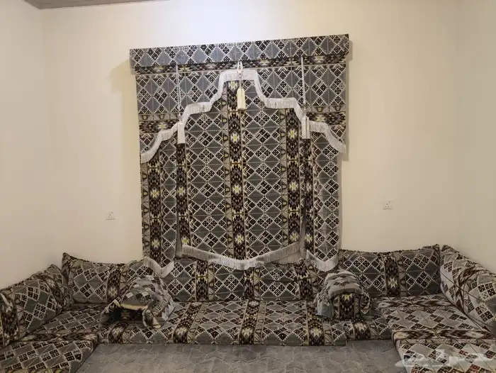 طقم مساند تراثي مع الفراش و الطاولات و الستاره 3