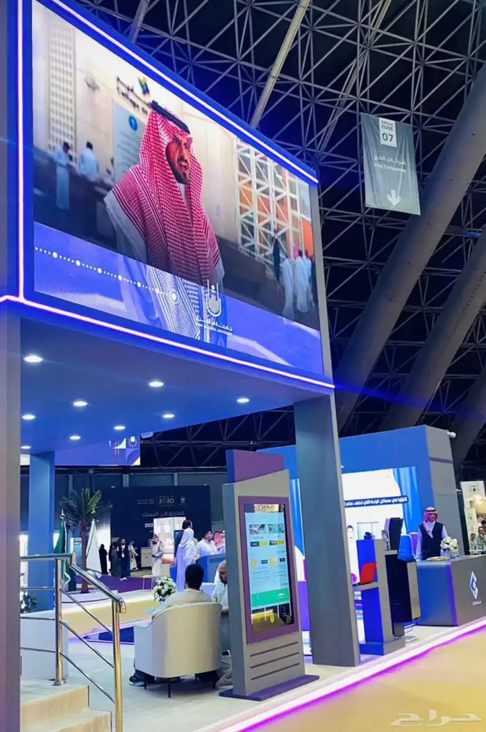 تأجير شاشات واضائات وصوت وستيج 8