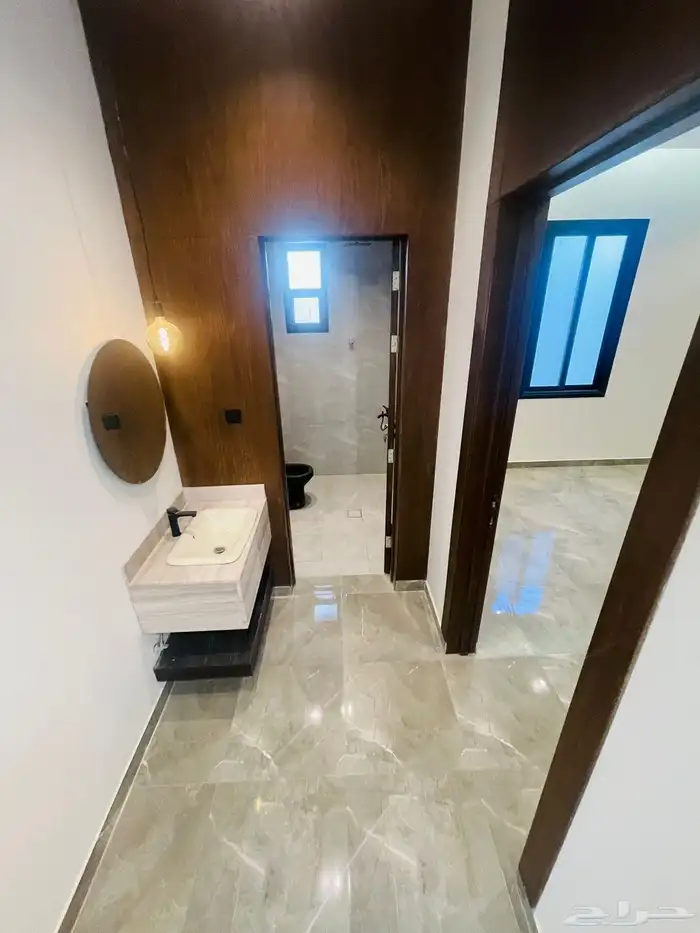 للبيع دور ودرج داخلي و شقتين حي البيان مساحة 360 خلف ماك 16