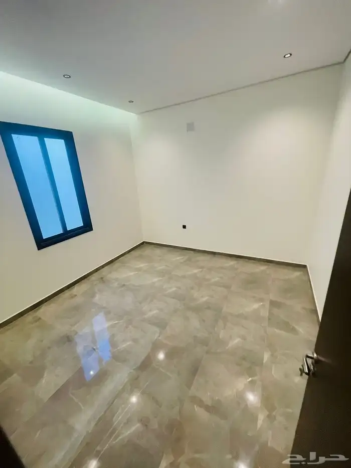 للبيع دور ودرج داخلي و شقتين حي البيان مساحة 360 خلف ماك 14