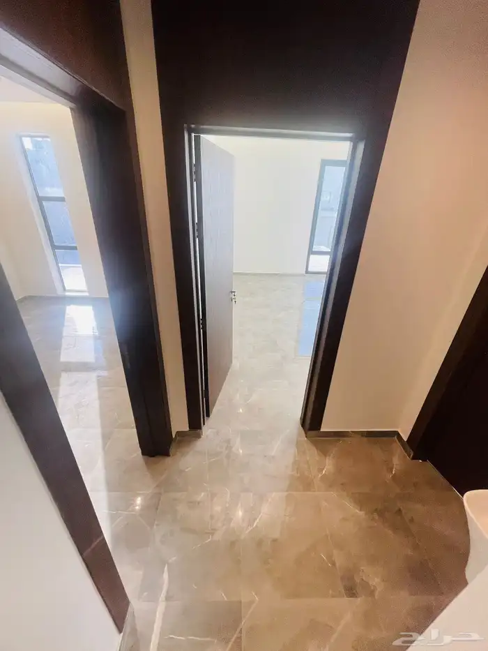 للبيع دور ودرج داخلي و شقتين حي البيان مساحة 360 خلف ماك 17