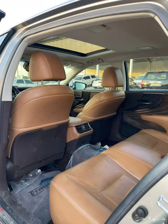 لكزس LS 350. 2019 10