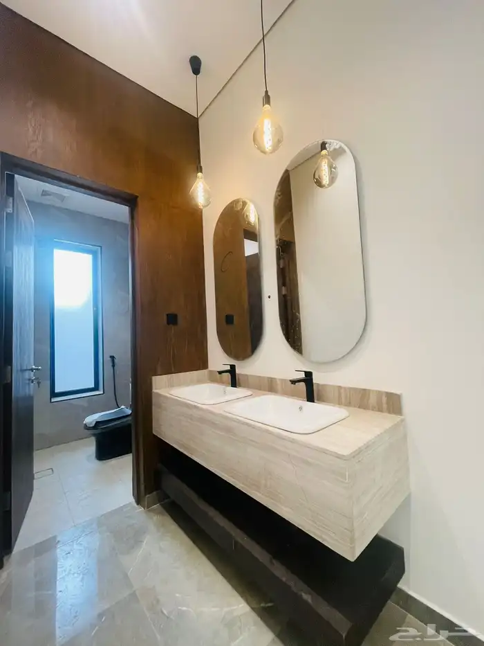 للبيع دور ودرج داخلي و شقتين حي البيان مساحة 360 خلف ماك 5