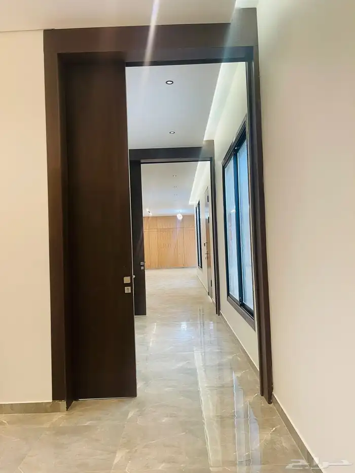 للبيع دور ودرج داخلي و شقتين حي البيان مساحة 360 خلف ماك 6