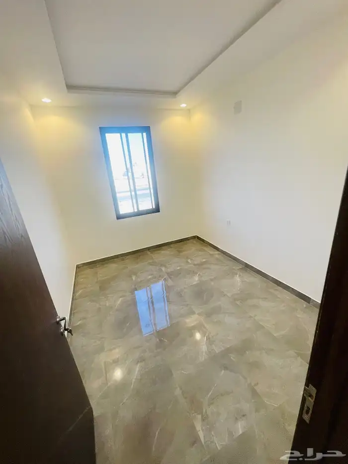 للبيع دور ودرج داخلي و شقتين حي البيان مساحة 360 خلف ماك 36