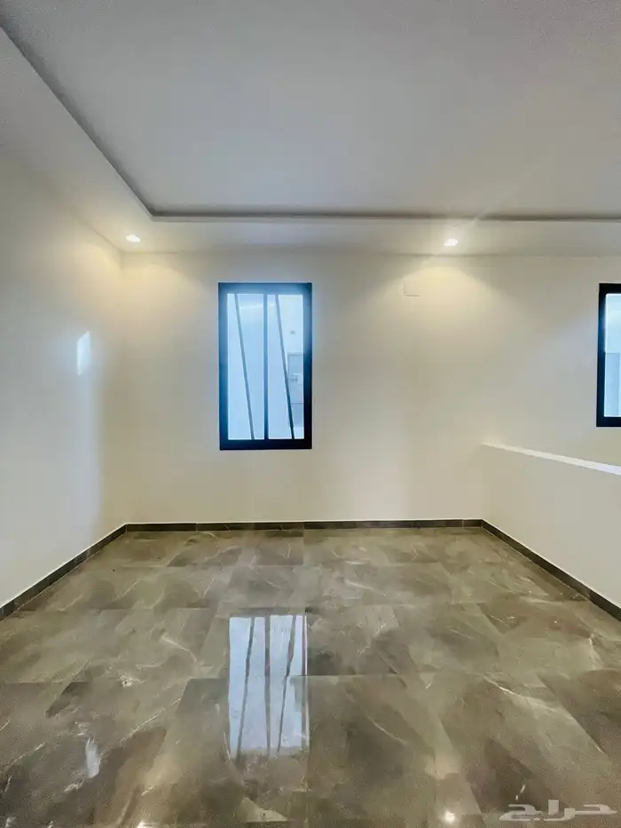 للبيع دور ودرج داخلي و شقتين حي البيان مساحة 360 خلف ماك 30