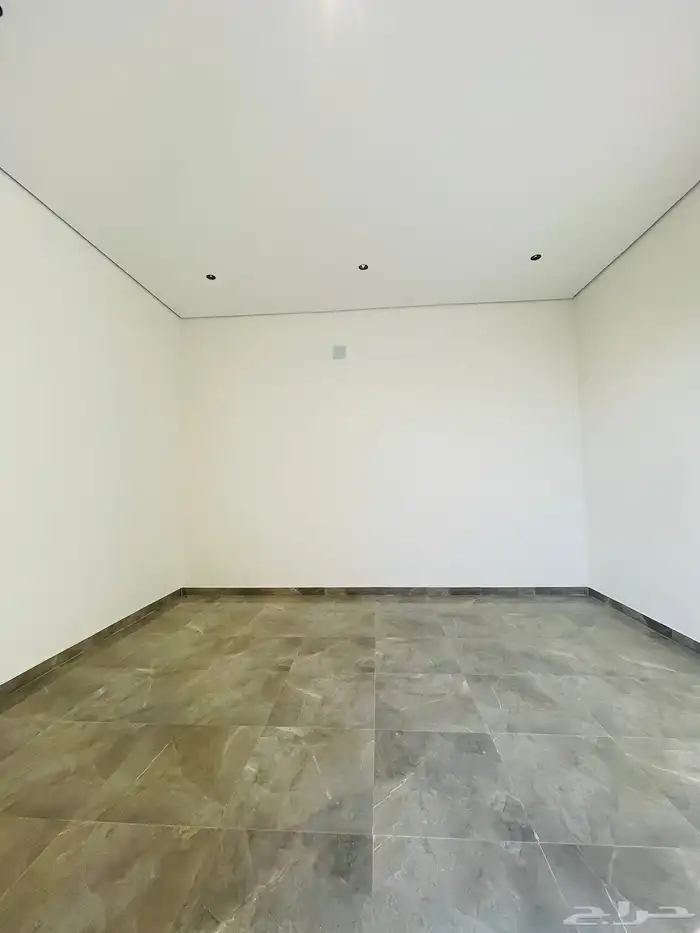 للبيع دور ودرج داخلي و شقتين حي البيان مساحة 360 خلف ماك 4